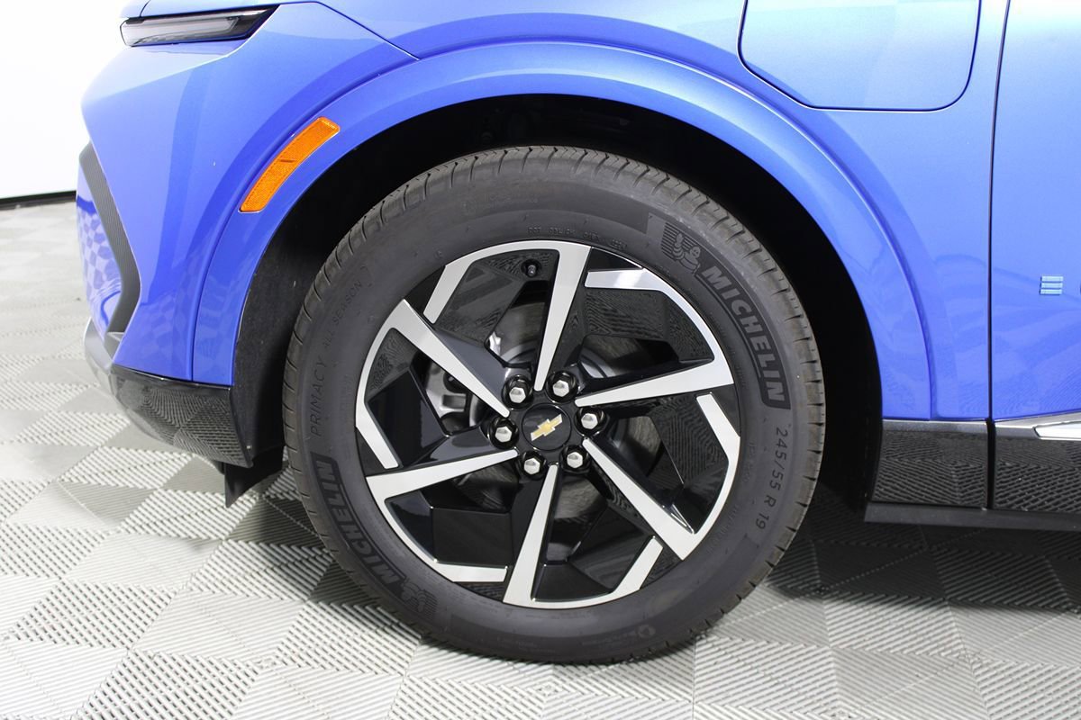 Used 2024 Chevrolet Equinox EV LT image 30