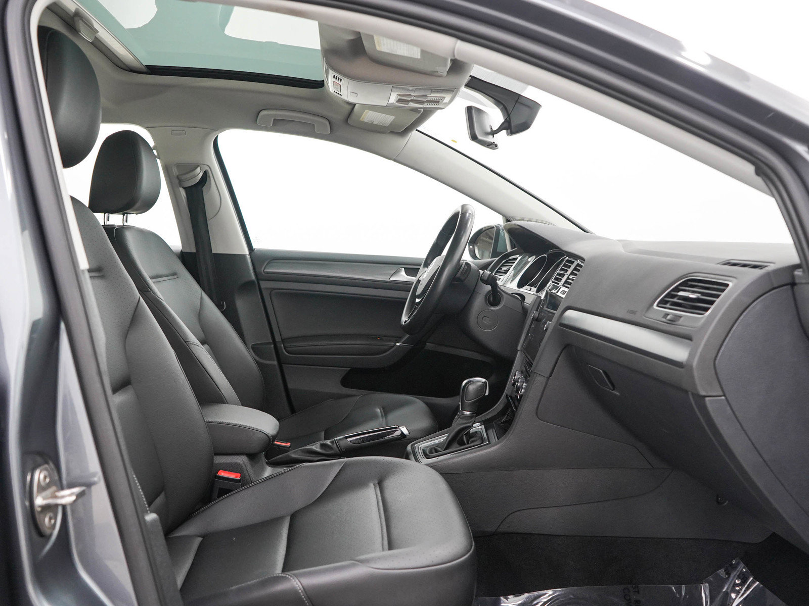 Used 2018 Volkswagen Golf SE FWD image 11