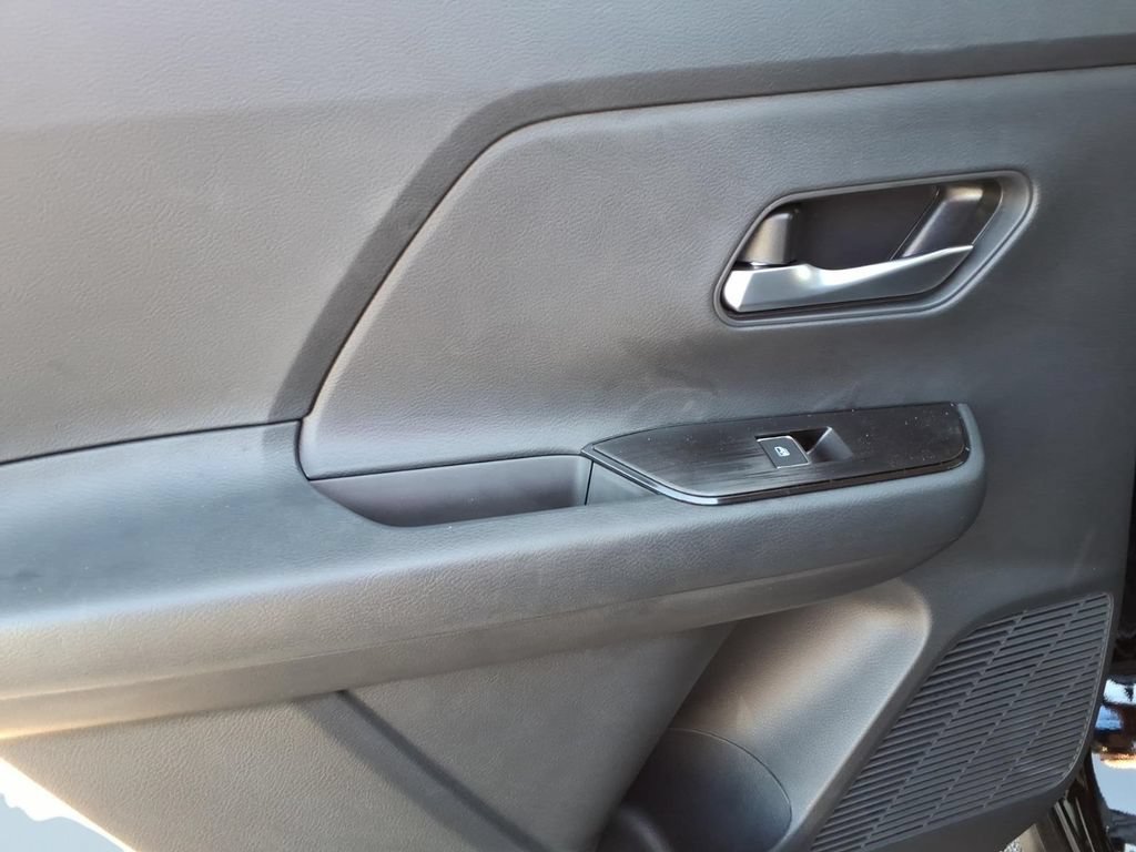 New 2026 Nissan Kicks SR w/ SR Premium Package FWD image 9