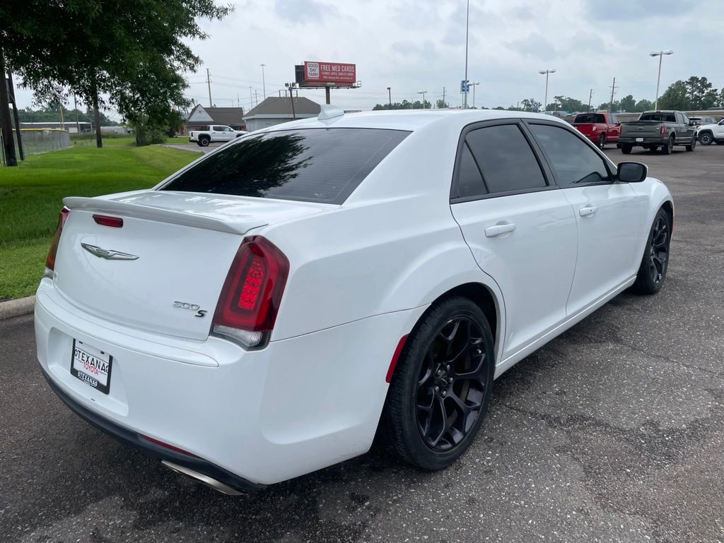 Used 2019 Chrysler 300 S RWD image 12