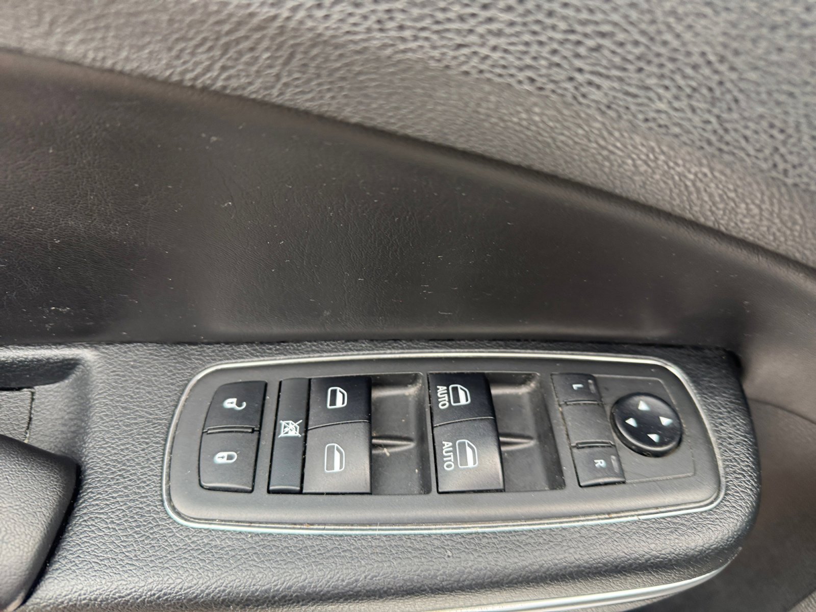 Used 2018 Chrysler 300 S w/ 300S Premium Group image 13