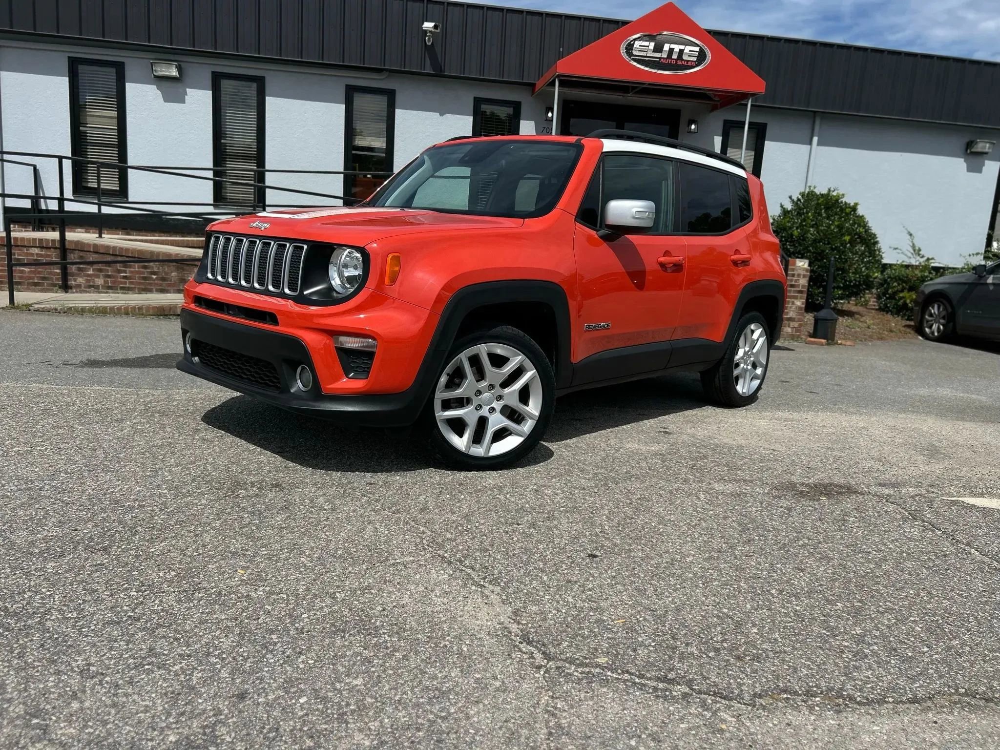 Used 2021 Jeep Renegade Latitude image 3