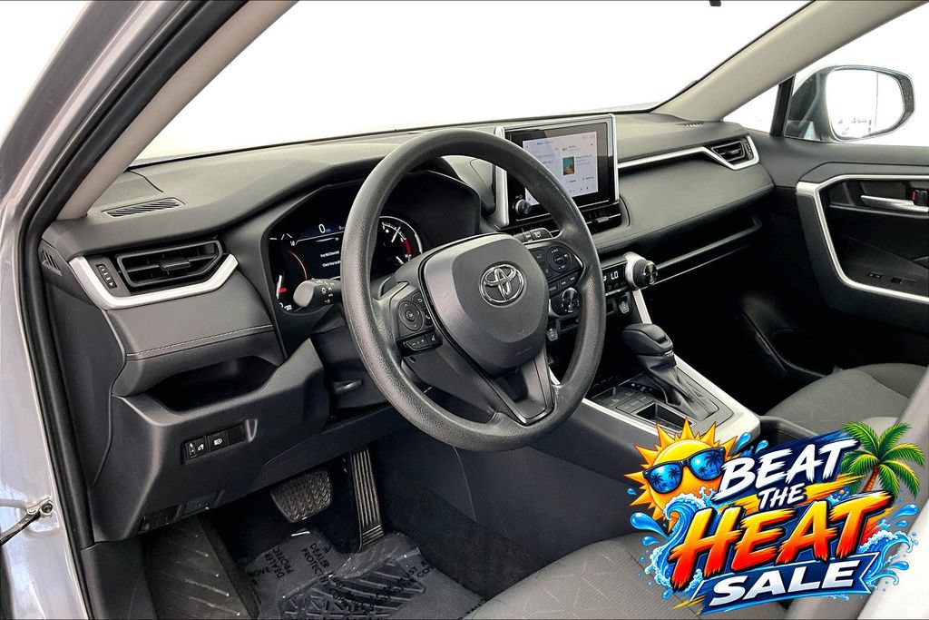 Used 2025 Toyota RAV4 XLE FWD image 16