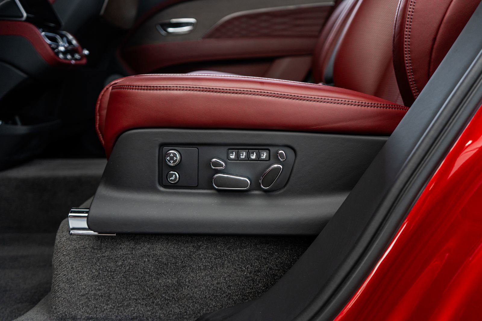 Used 2024 Bentley Bentayga Extended Wheelbase image 34