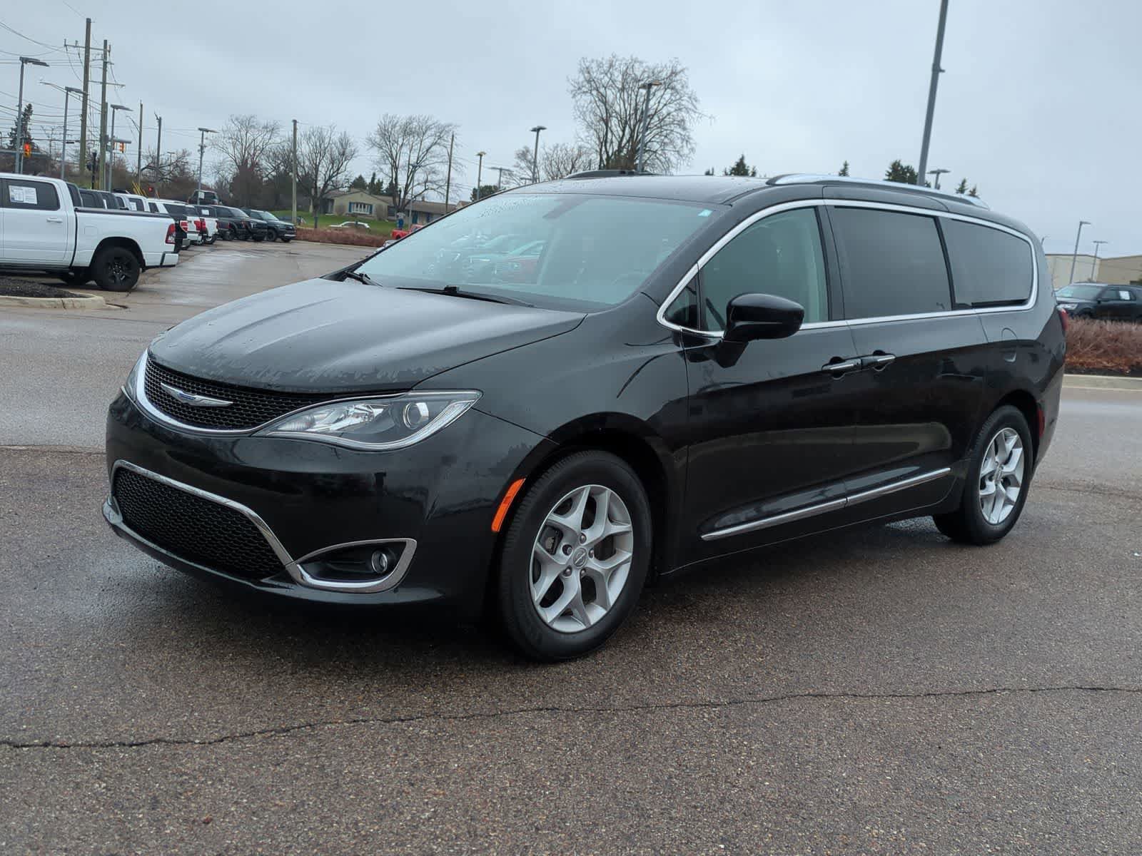 Used 2018 Chrysler Pacifica Touring-L Plus w/ Tire & Wheel Group image 2