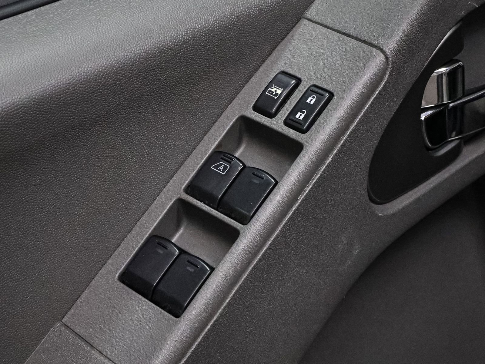 Used 2019 Nissan Frontier SV image 19