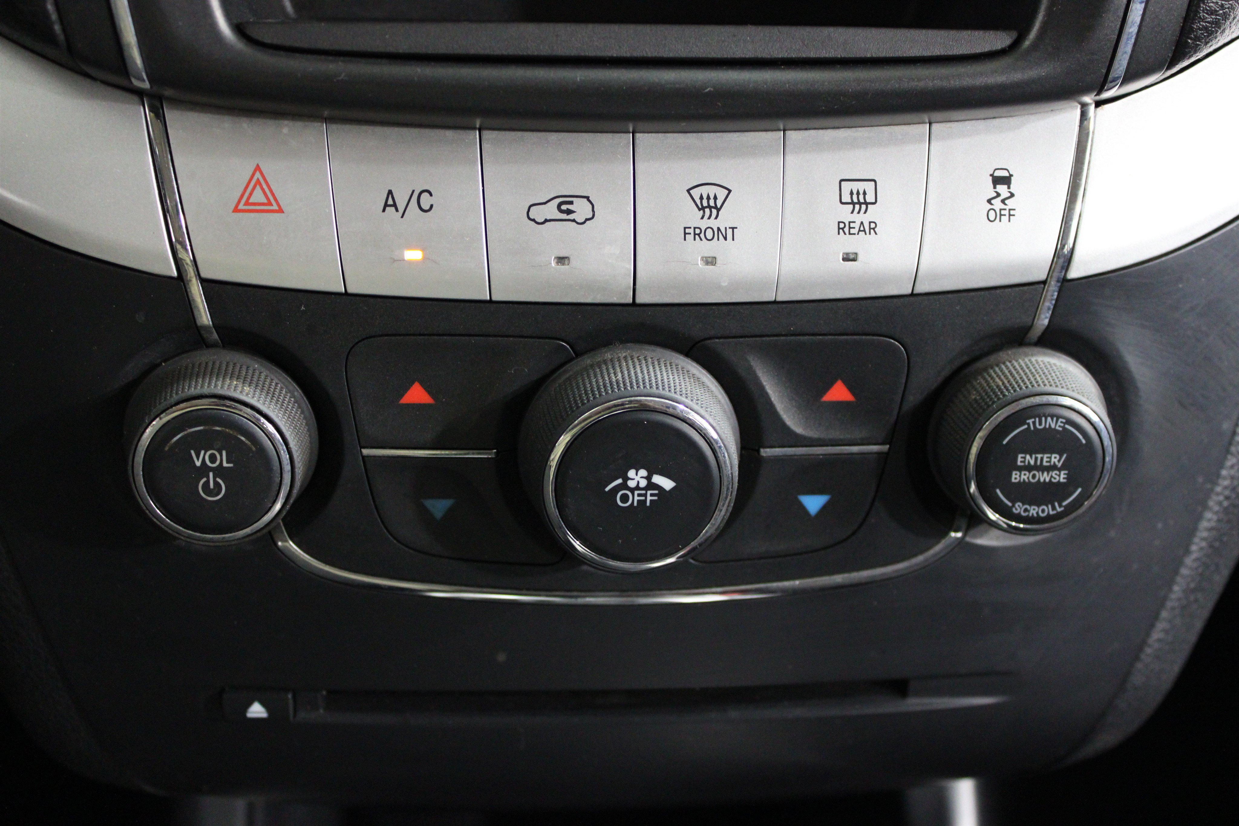 Used 2020 Dodge Journey SE w/ SE Popular Equipment Group FWD image 13