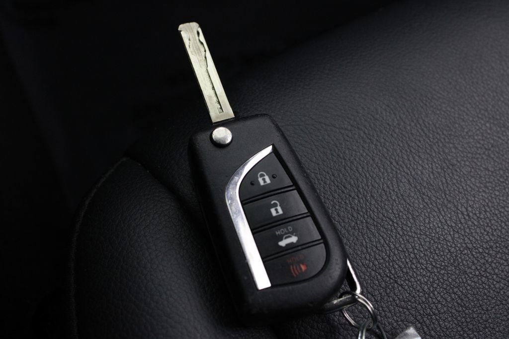 Used 2020 Toyota Camry SE image 27