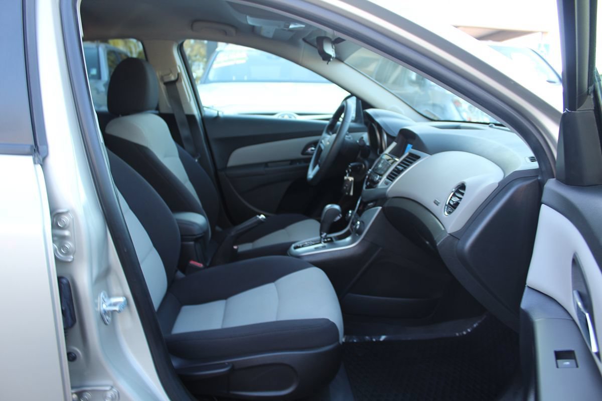 Used 2014 Chevrolet Cruze LS FWD image 19