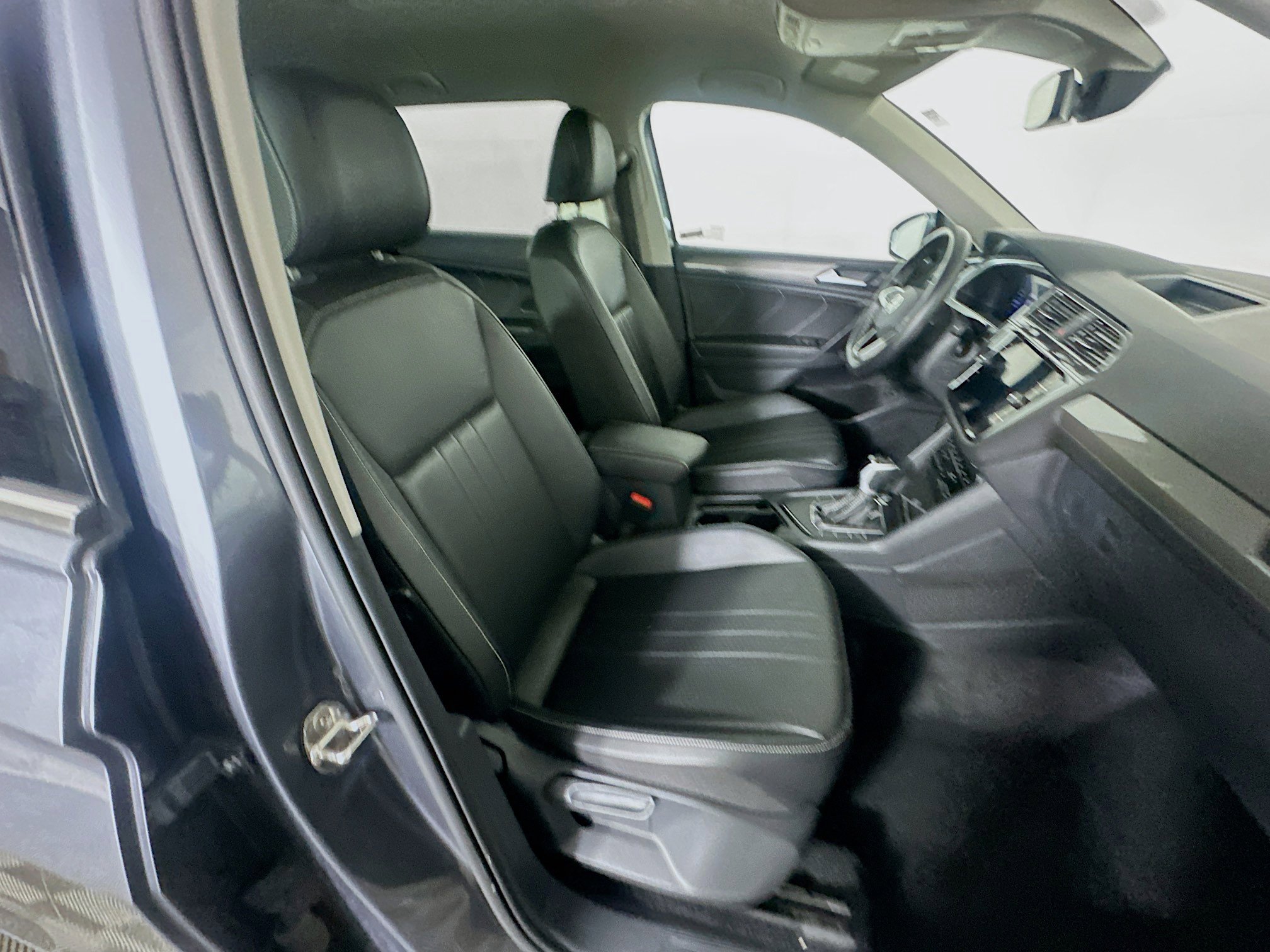 Used 2024 Volkswagen Tiguan Wolfsburg Edition image 29