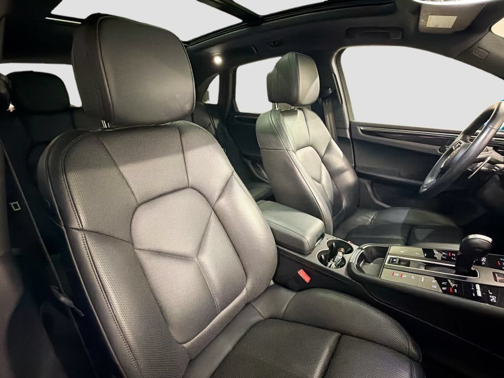 Certified 2022 Porsche Macan S AWD/4WD image 30