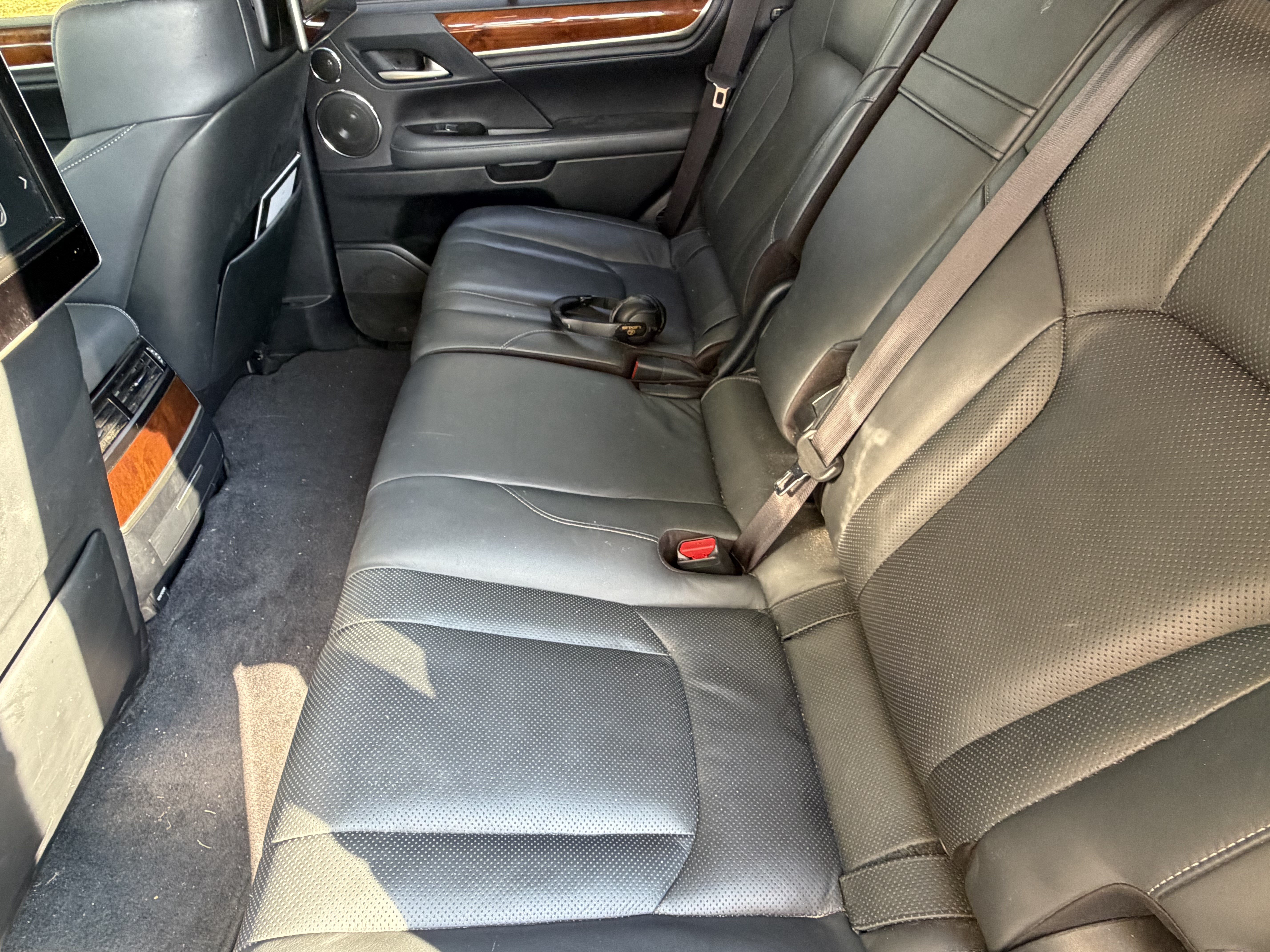 Used 2020 Lexus LX 570 4WD w/ Luxury Package image 31