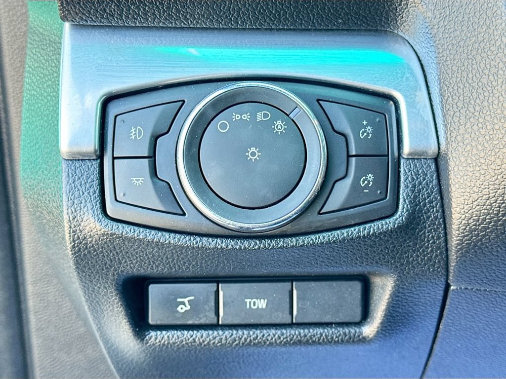 Used 2016 Ford Explorer Limited w/ Equipment Group 301A FWD image 10