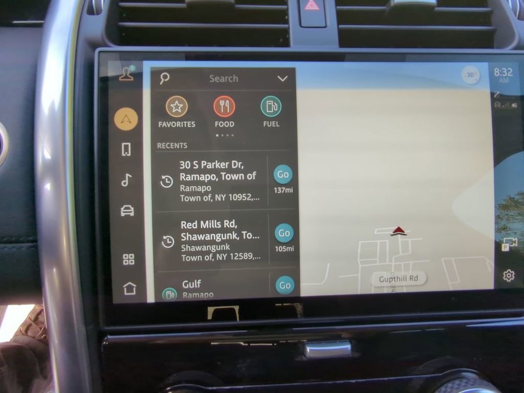 Used 2024 Land Rover Discovery S image 15