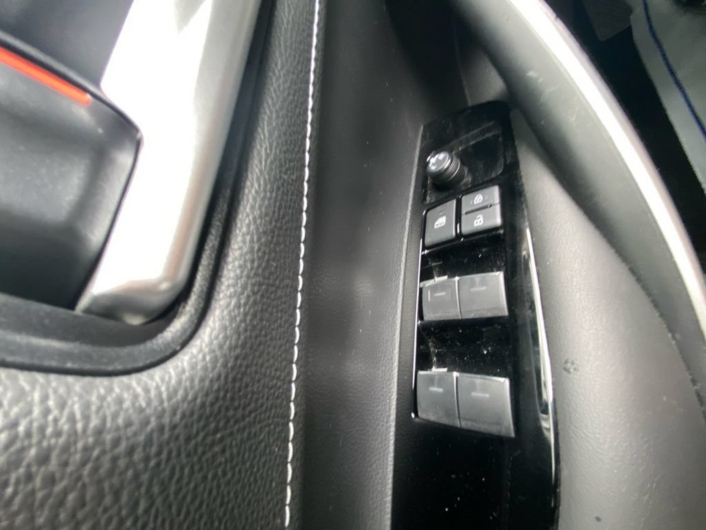 Used 2022 Toyota Corolla XSE FWD image 17