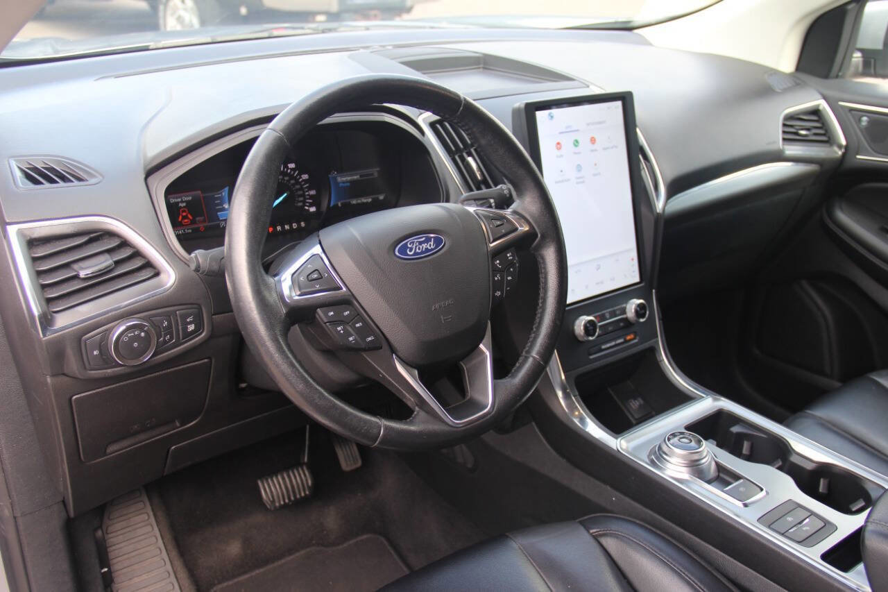 Used 2022 Ford Edge Titanium image 26