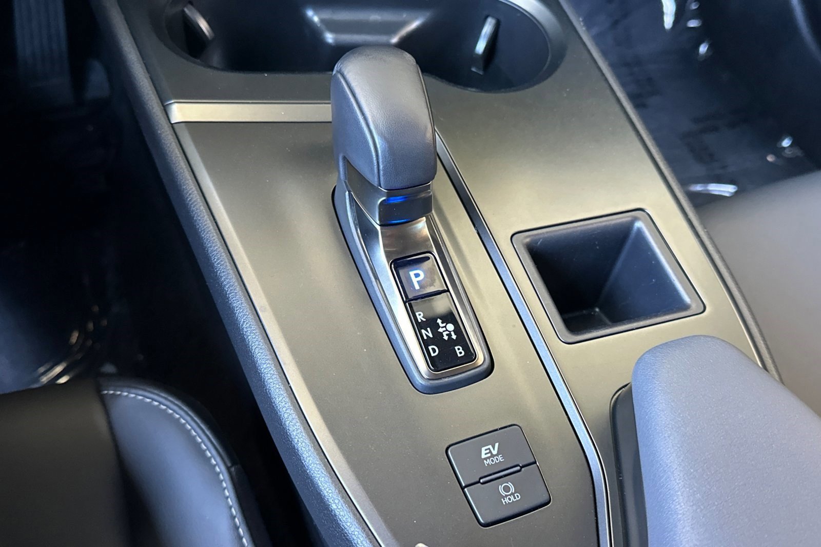 Certified 2025 Lexus UX 300h FWD w/ Accessory Package (Z2) image 19