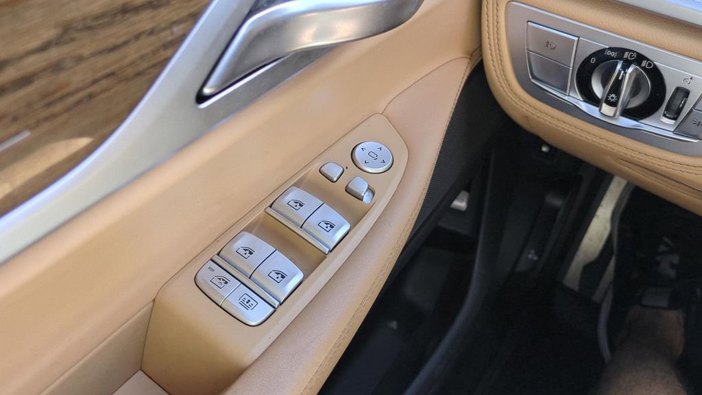 Used 2018 BMW 740e xDrive image 31