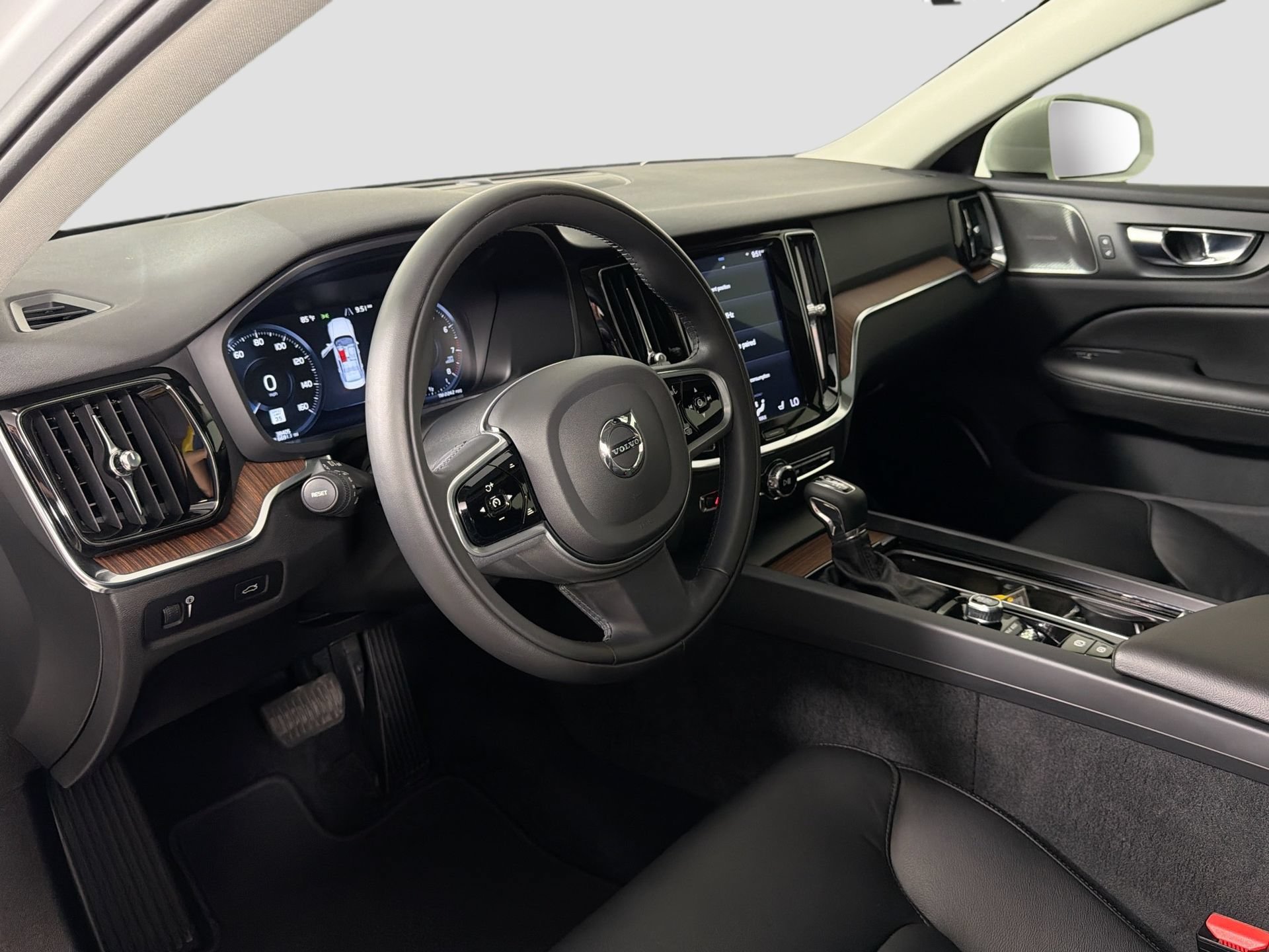Used 2020 Volvo S60 T5 Momentum FWD image 10