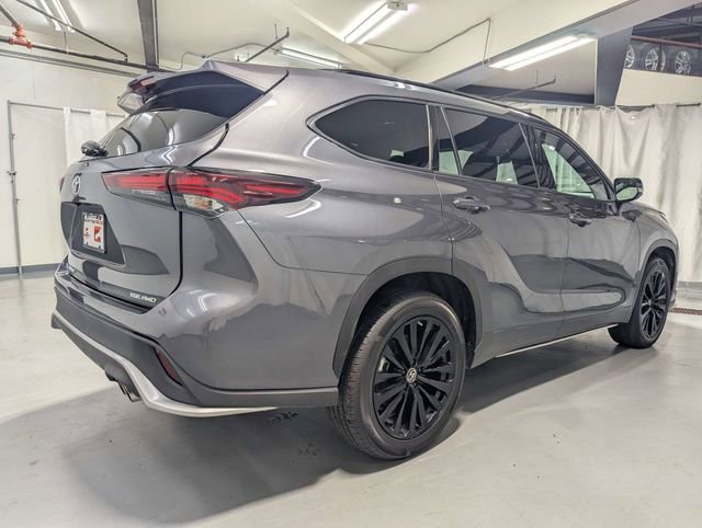 Used 2025 Toyota Highlander XSE image 3