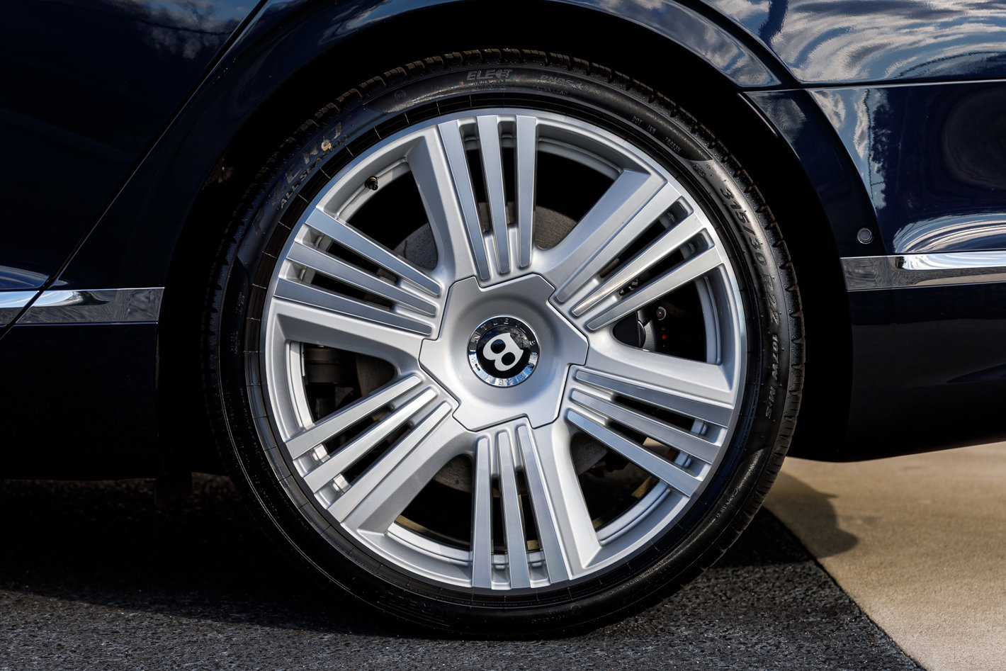 New 2026 Bentley Flying Spur Azure image 10