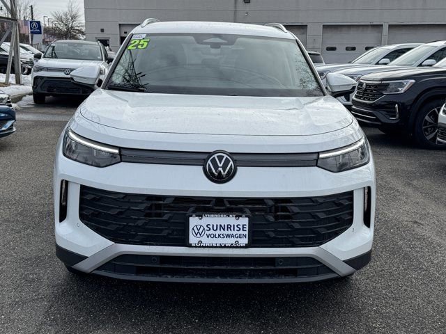 Used 2025 Volkswagen Tiguan S AWD/4WD image 2