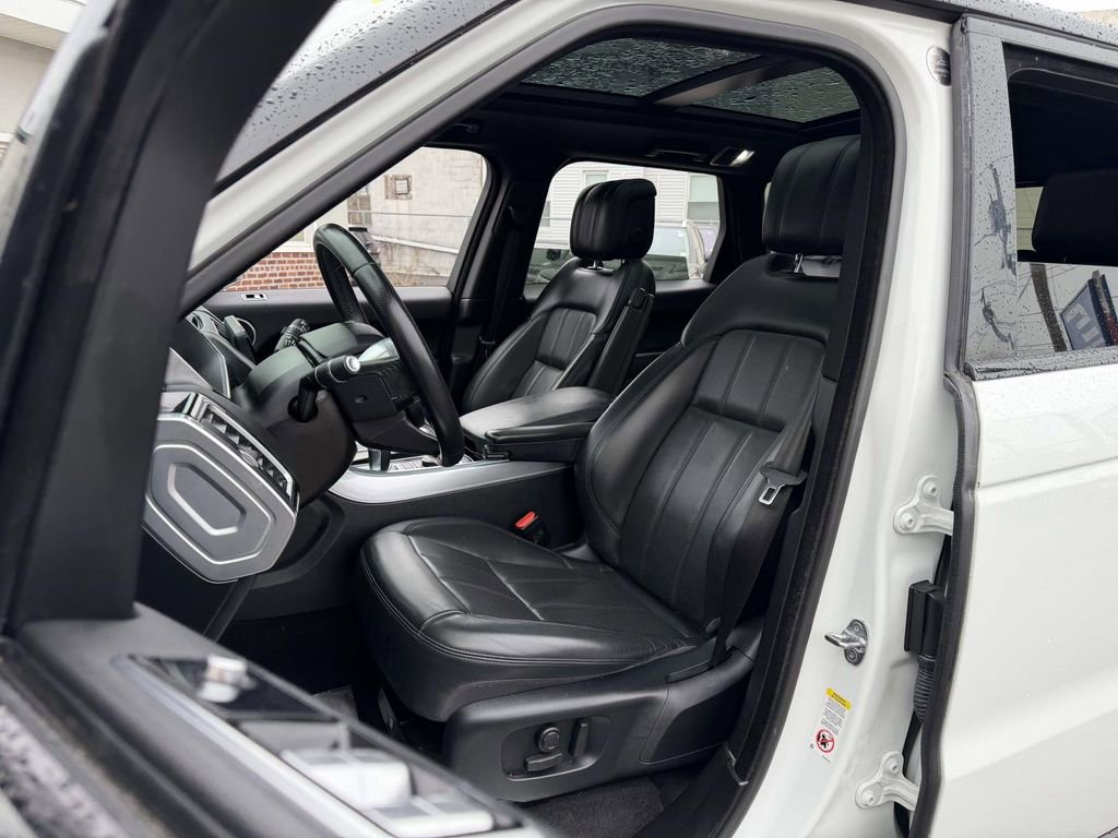 Used 2020 Land Rover Range Rover Sport HSE image 27