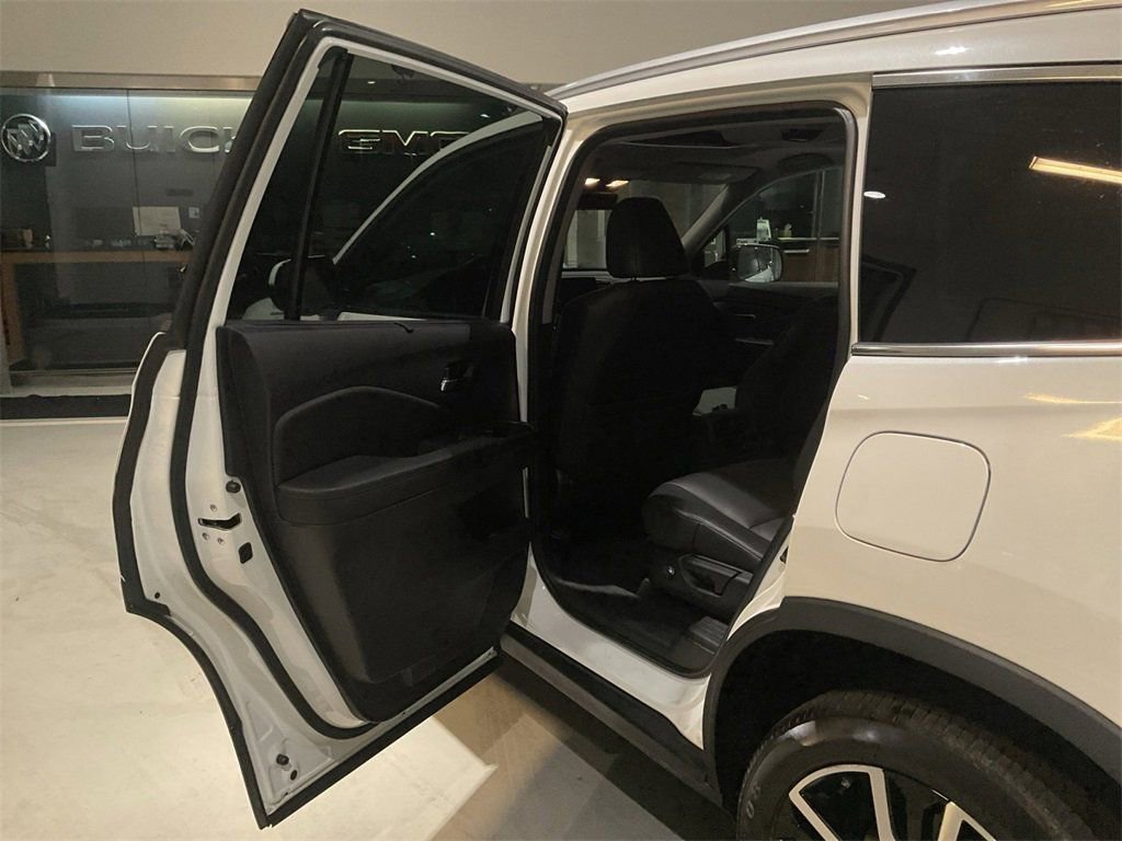 Used 2022 Honda Pilot Touring image 17
