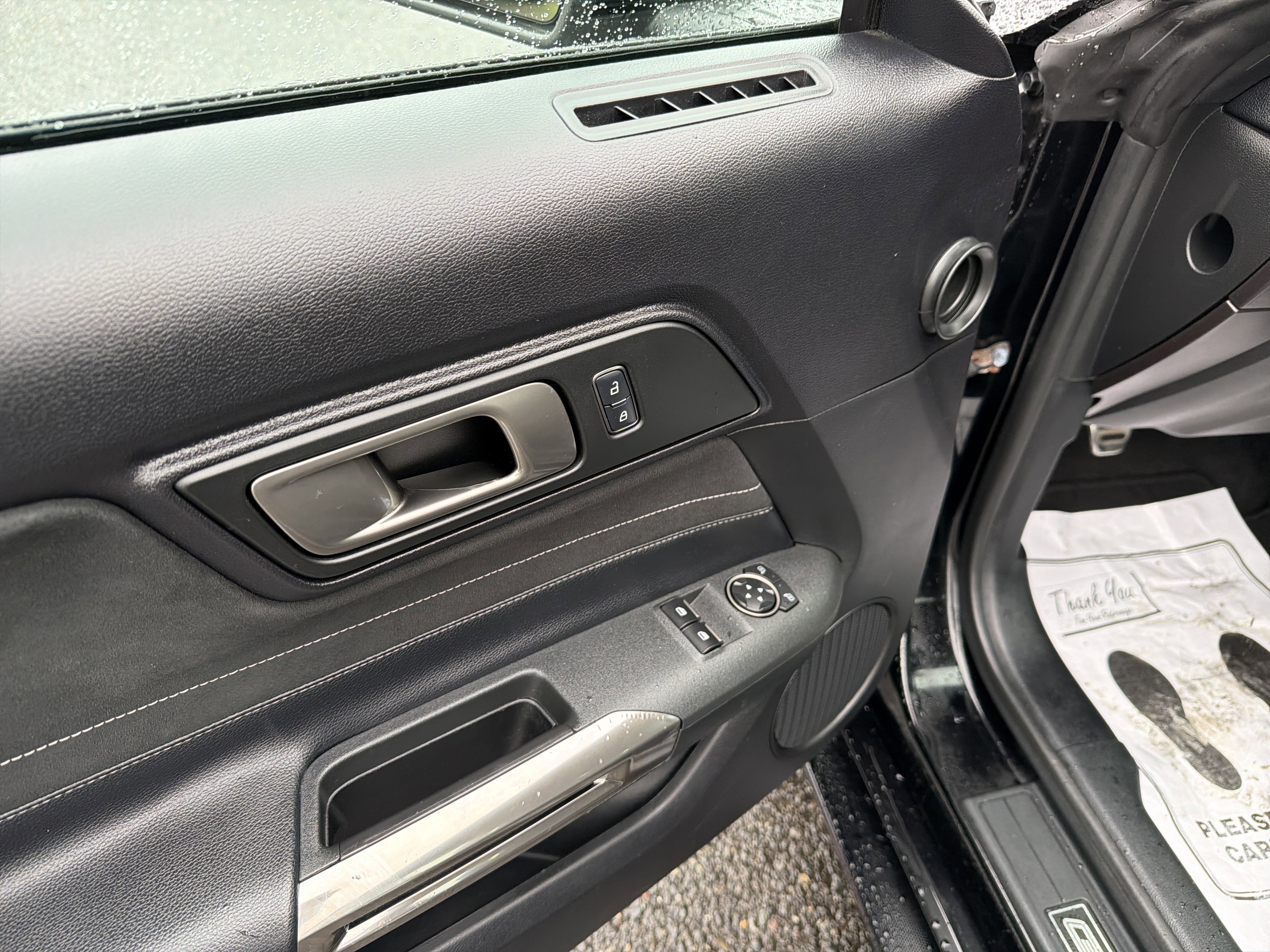 Used 2016 Ford Mustang Shelby GT350 w/ Track Package image 13