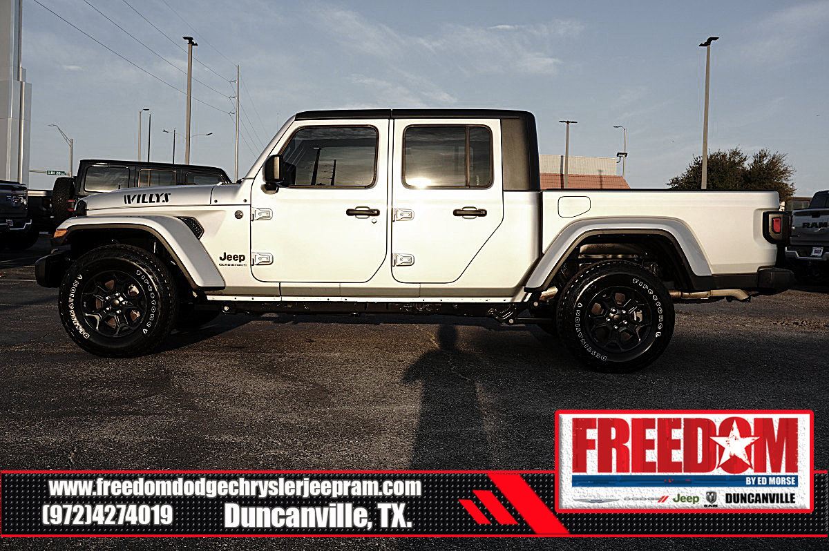 Used 2023 Jeep Gladiator Sport AWD/4WD image 2