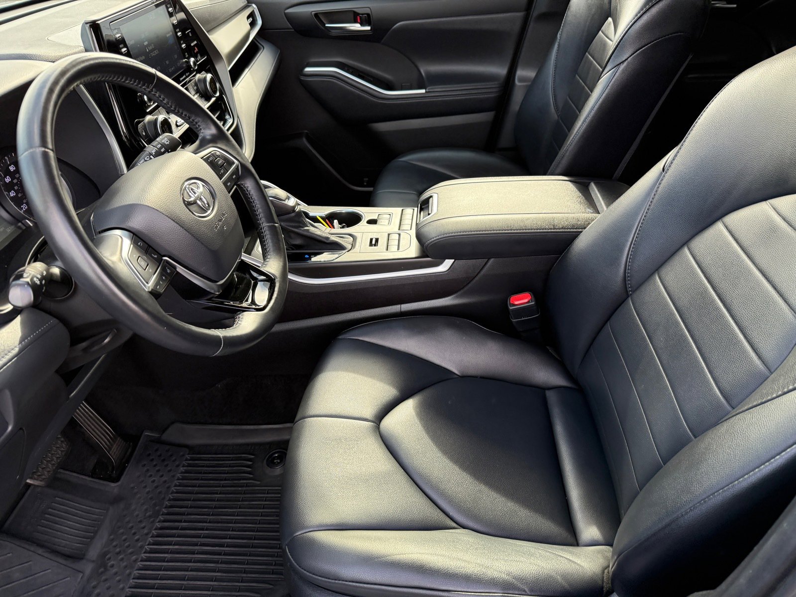 Used 2021 Toyota Highlander XLE image 20