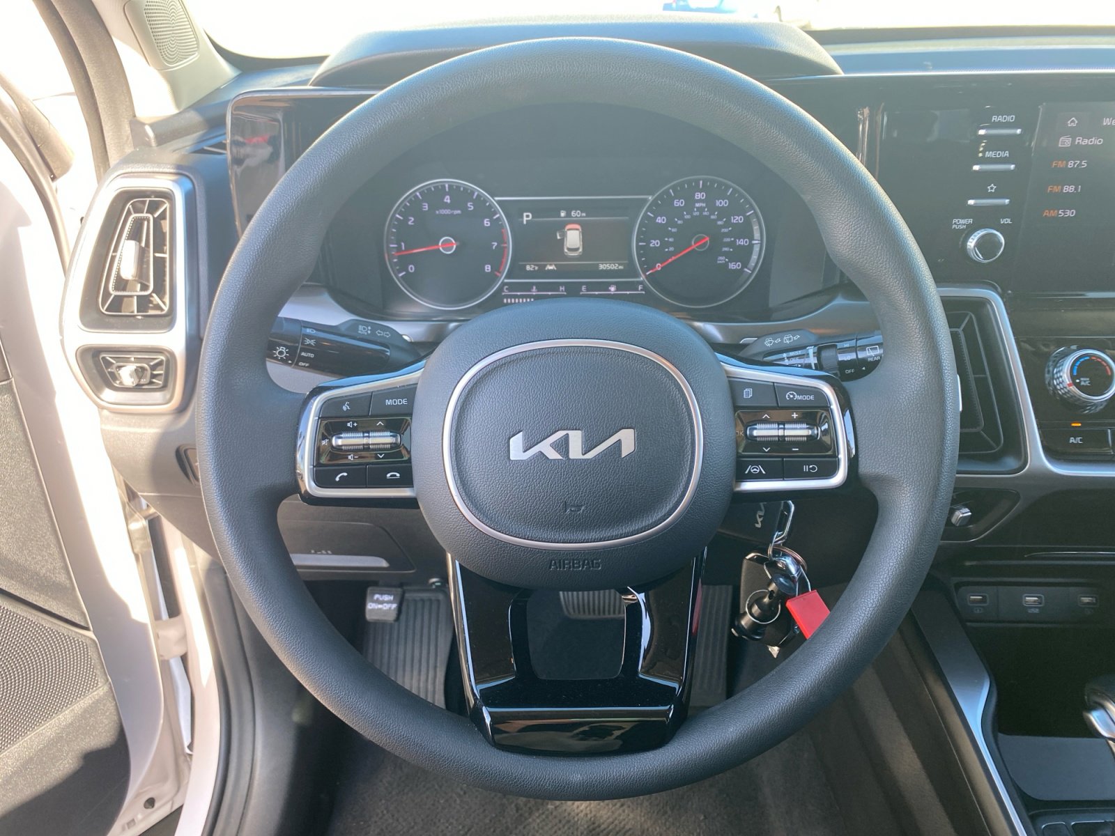 Used 2022 Kia Sorento LX image 9