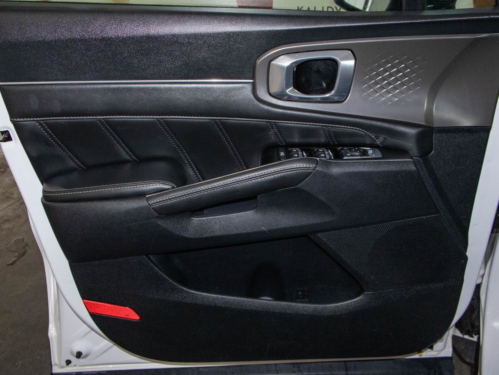 Used 2024 Kia Sorento SX FWD image 11