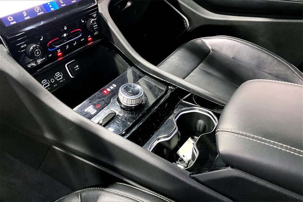 Used 2022 Jeep Grand Cherokee L Limited image 19