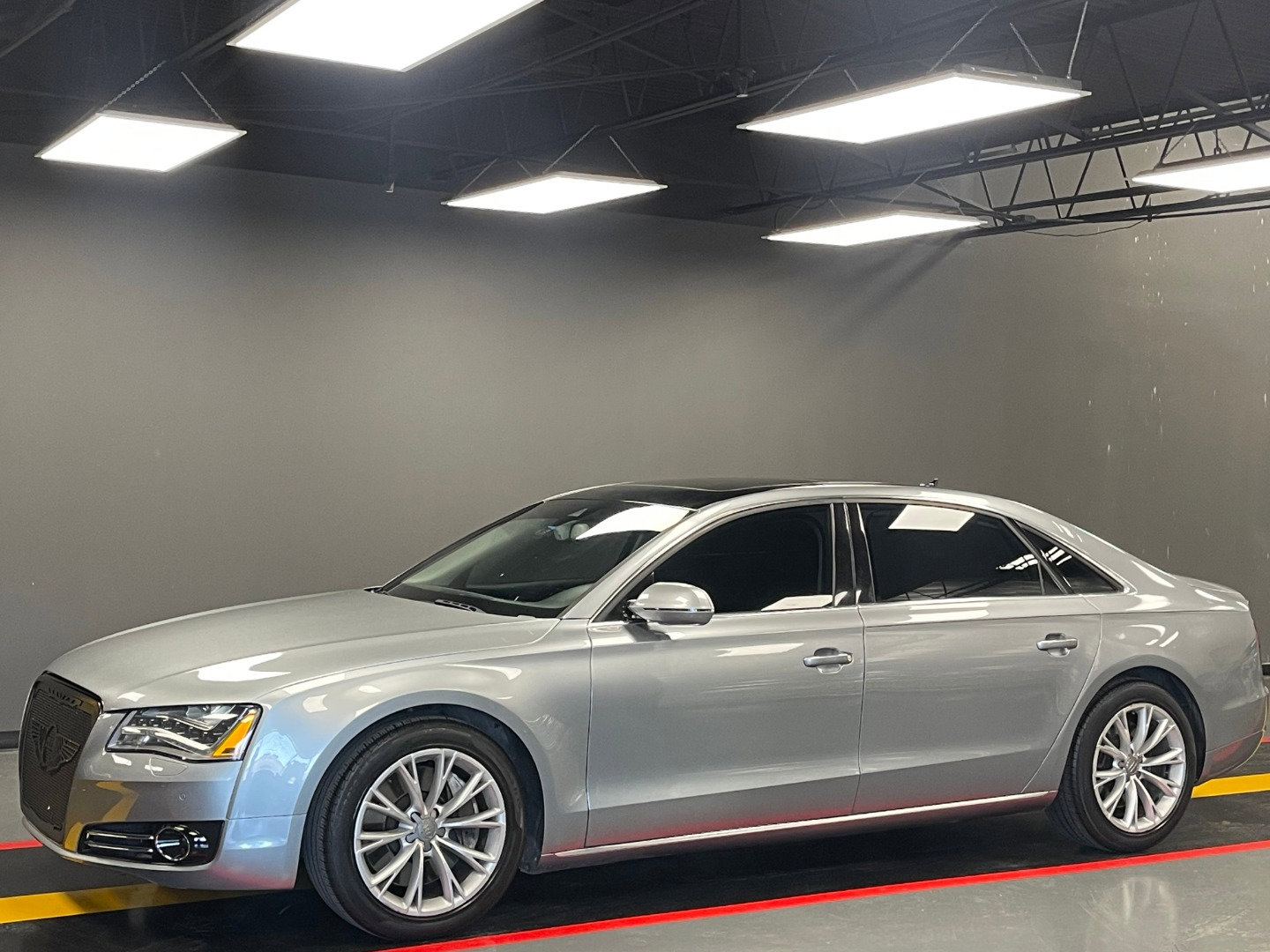 Used 2012 Audi A8 L 4.2 image 1