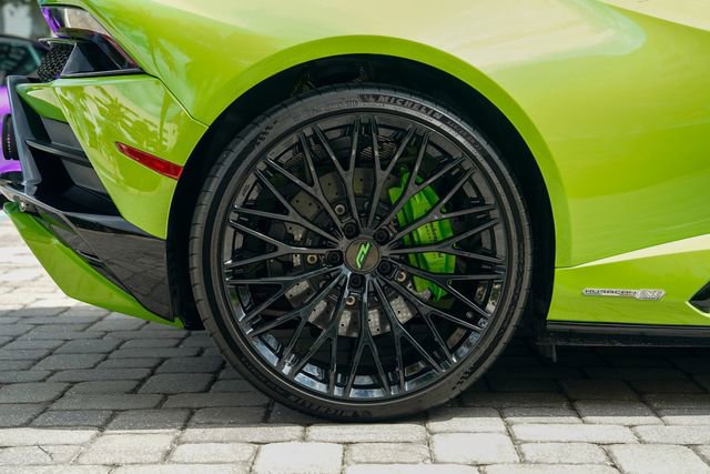 Used 2021 Lamborghini Huracan EVO RWD image 32