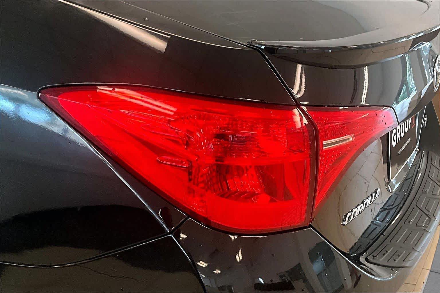 Used 2018 Toyota Corolla SE w/ Carpet Mat Package (TMS) FWD image 27