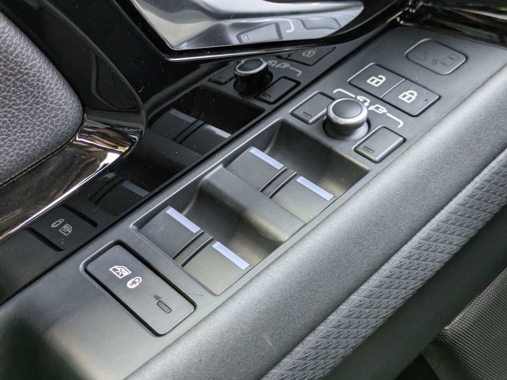 Used 2022 Land Rover Range Rover Evoque R-Dynamic S image 32