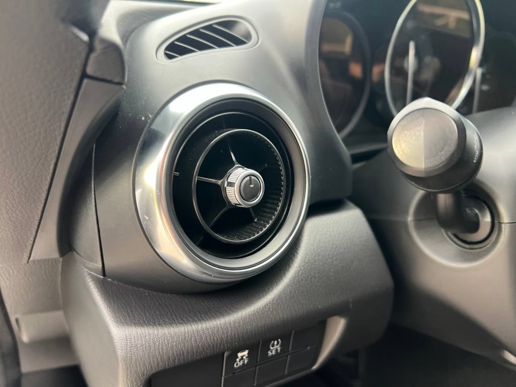 Used 2018 FIAT 124 Spider Classica w/ Technology Group RWD image 27