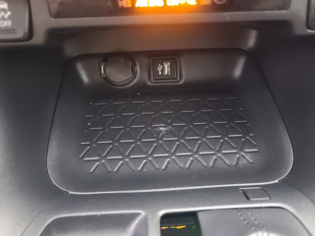 Used 2025 Toyota RAV4 XLE AWD/4WD image 37