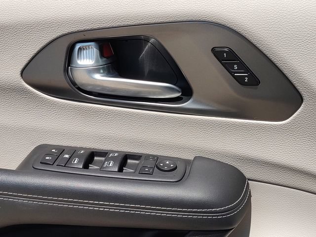 Used 2024 Chrysler Pacifica Touring-L FWD image 20