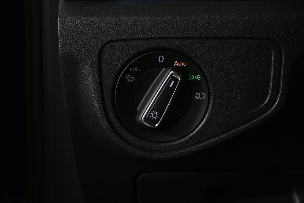 Used 2022 Volkswagen Atlas Cross Sport SEL Premium R-Line image 9