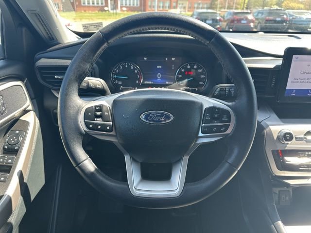 Used 2024 Ford Explorer XLT image 27