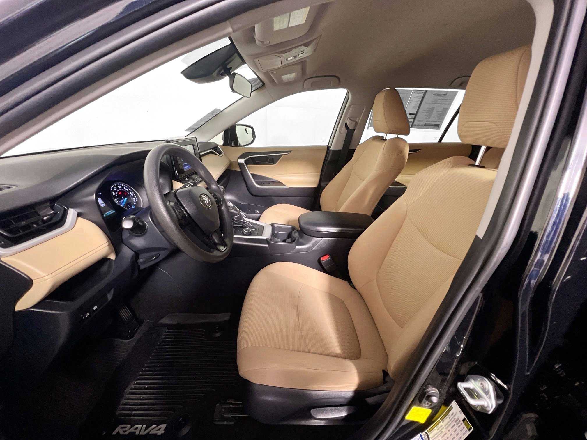 Used 2019 Toyota RAV4 LE image 14