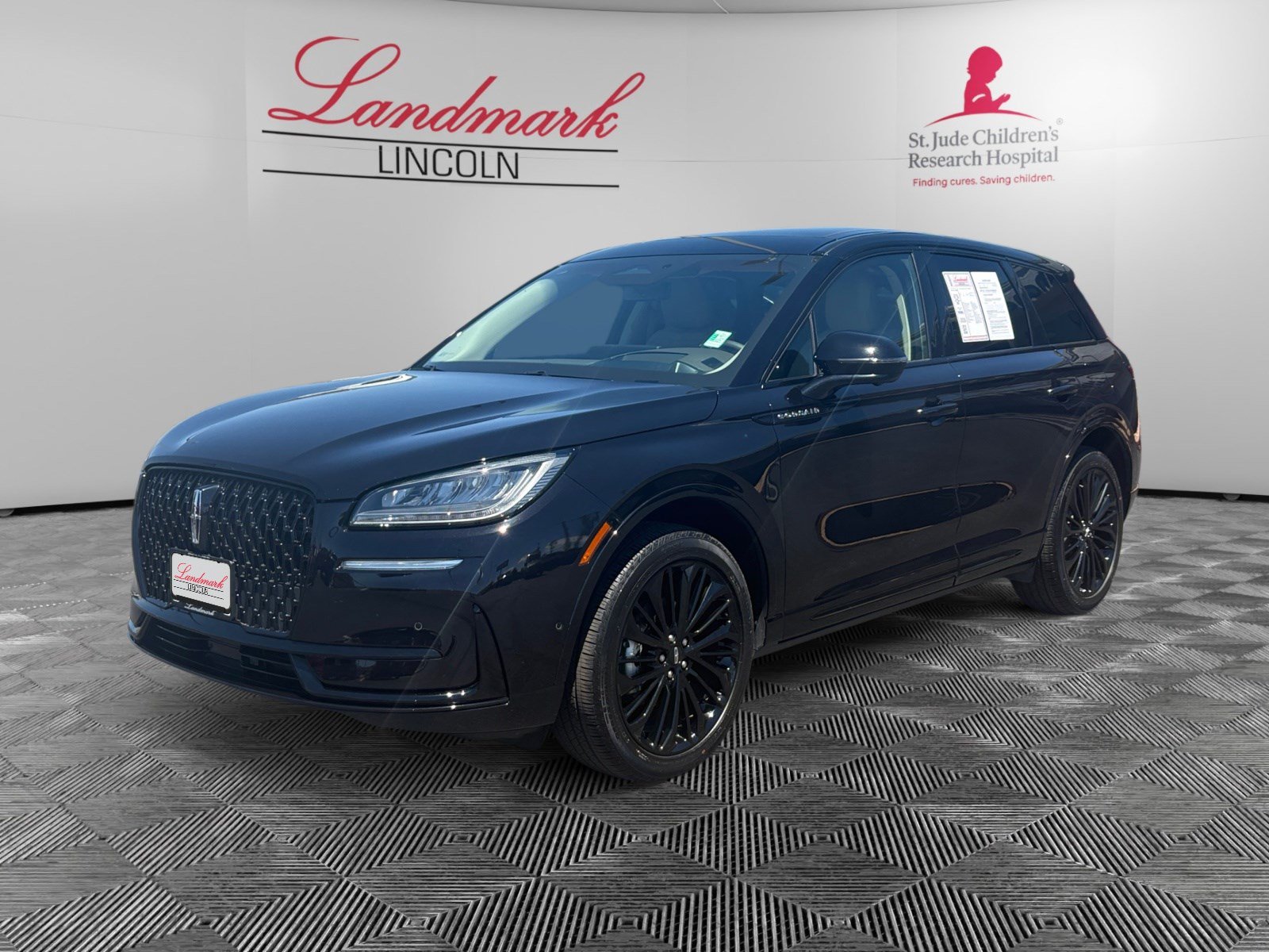 Certified 2024 Lincoln Corsair AWD w/ Equipment Group 102A image 1