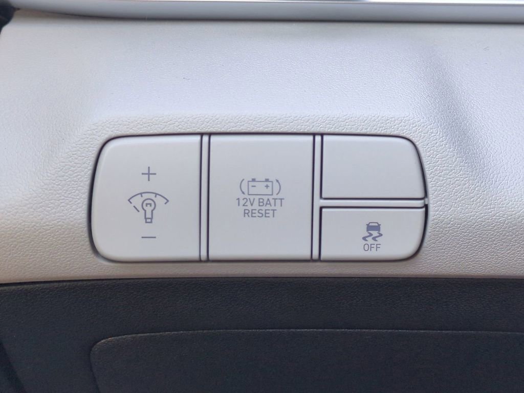 New 2026 Hyundai Elantra Limited image 28