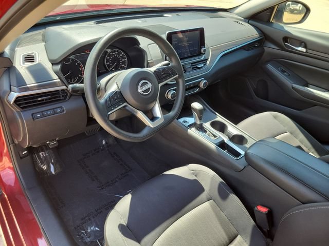 Used 2025 Nissan Altima 2.5 SV FWD image 14