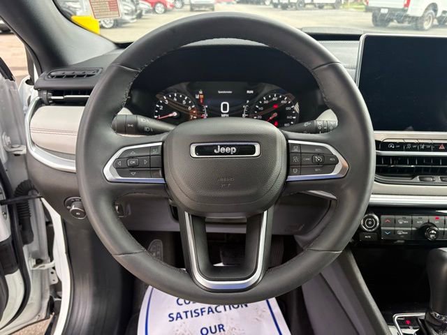 Used 2025 Jeep Compass Limited image 16