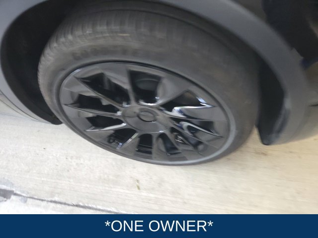 Used 2025 Tesla Model Y Long Range AWD/4WD image 3