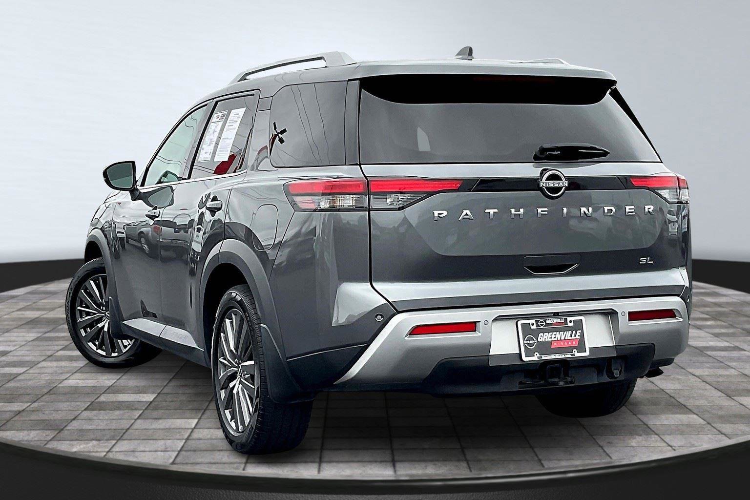 Used 2022 Nissan Pathfinder SL w/ SL Premium Package image 2